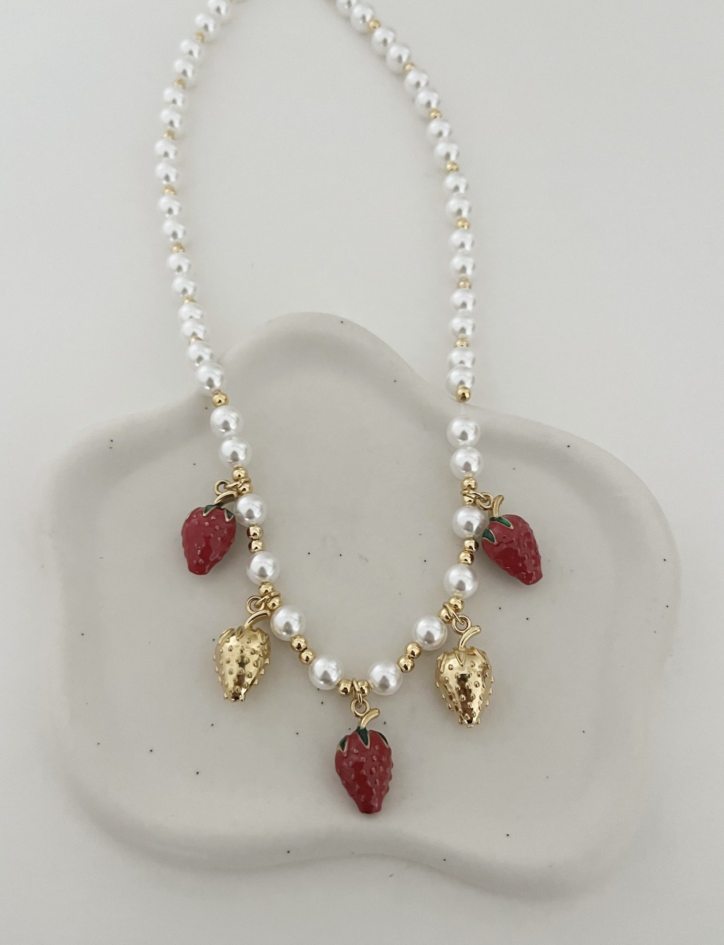 Colar Strawberry Pearl