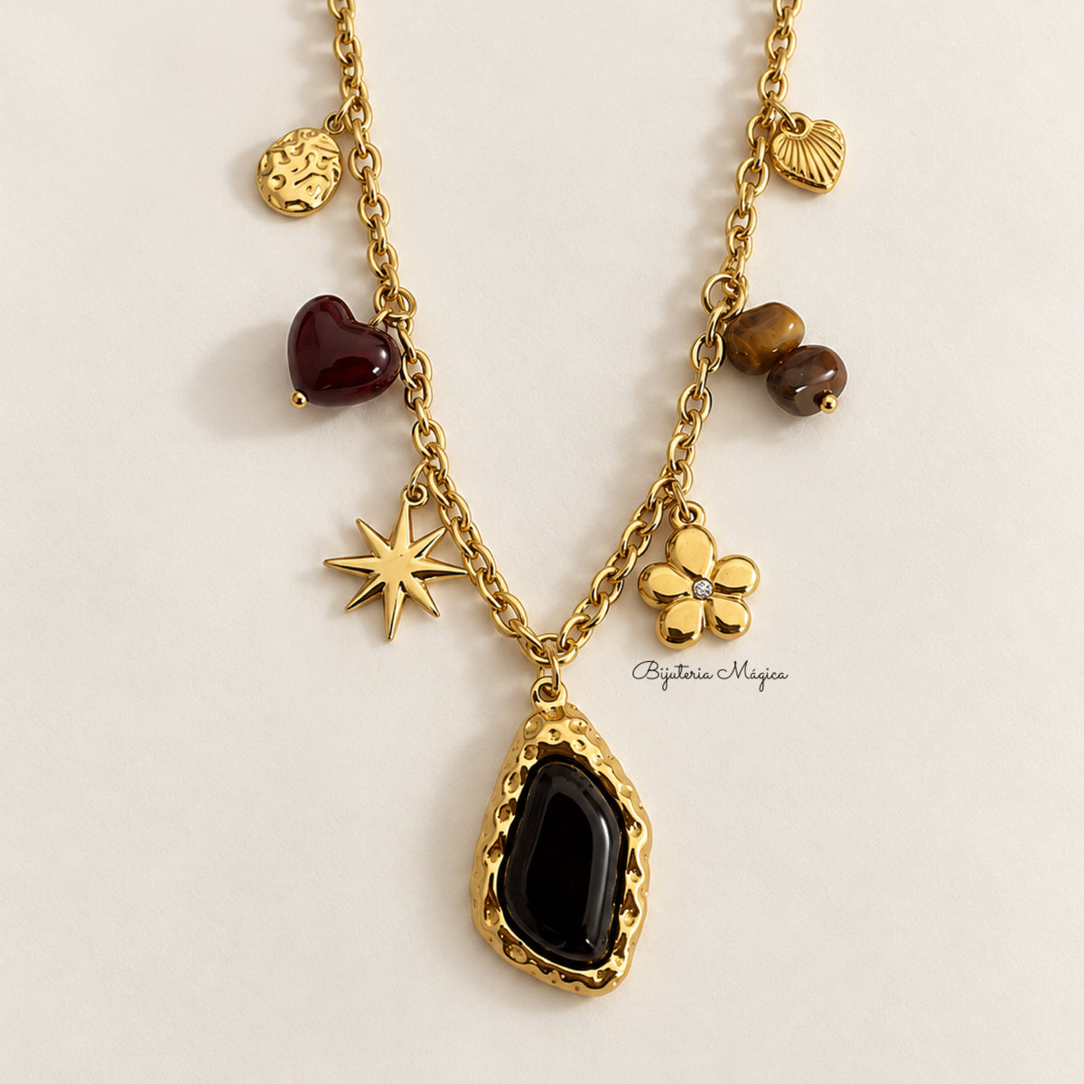 Colar Amuletos Dourado com Pedra Castanha