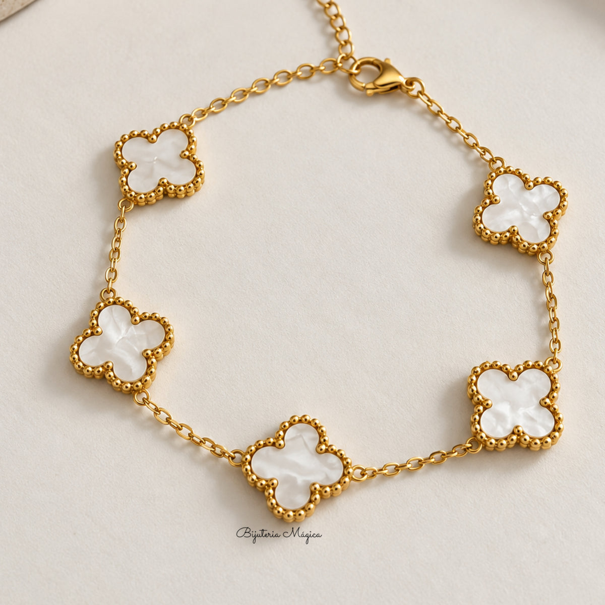 Pulseira Trevos Madrepérola