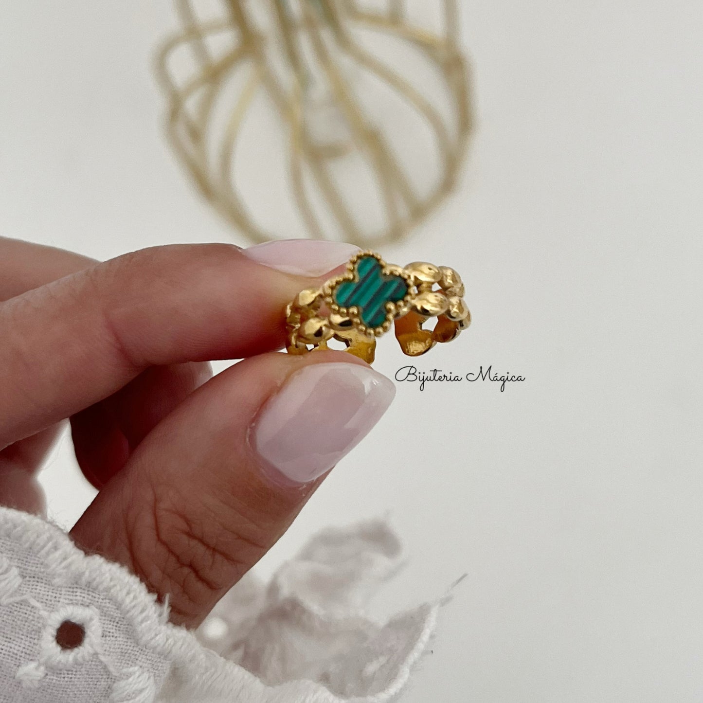 Anel Trevo Verde Elegante