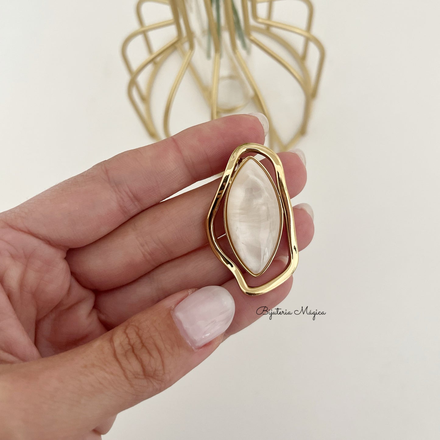 Elegance Mother-of-Pearl Gold Earrings