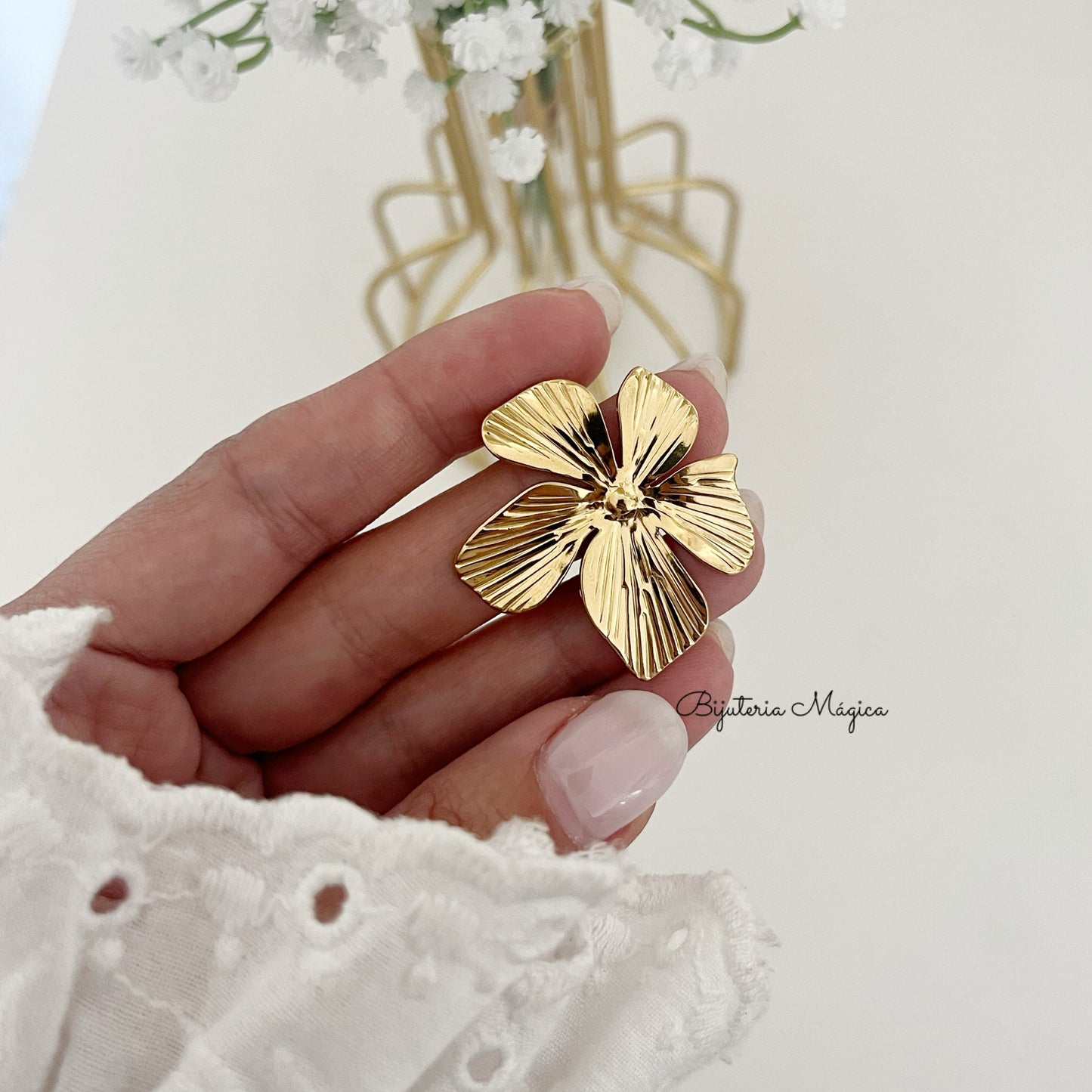 Brincos Flor Elegance Dourados em Aço Inoxidável