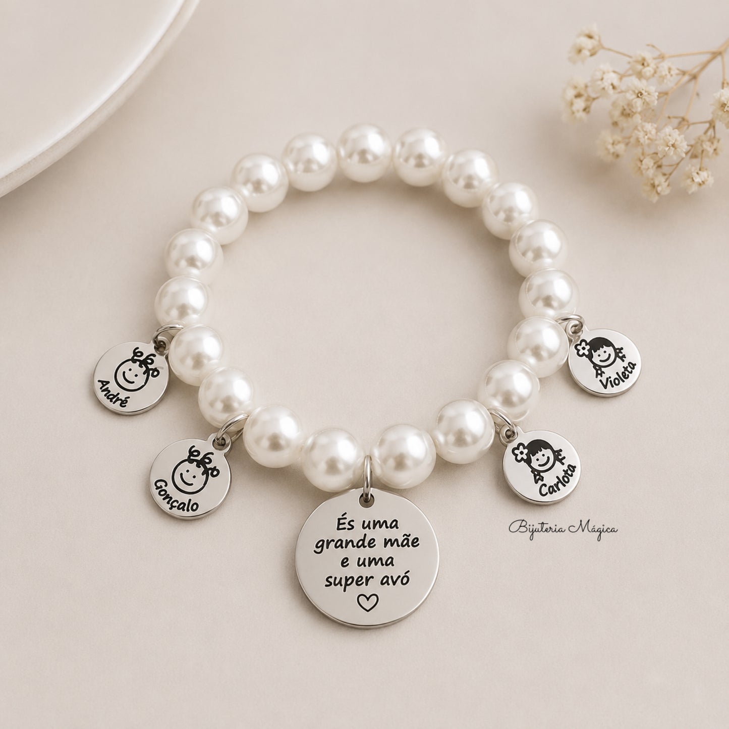 Pulseira Elástica de Pérolas Avó com Medalhas Personalizadas em Aço