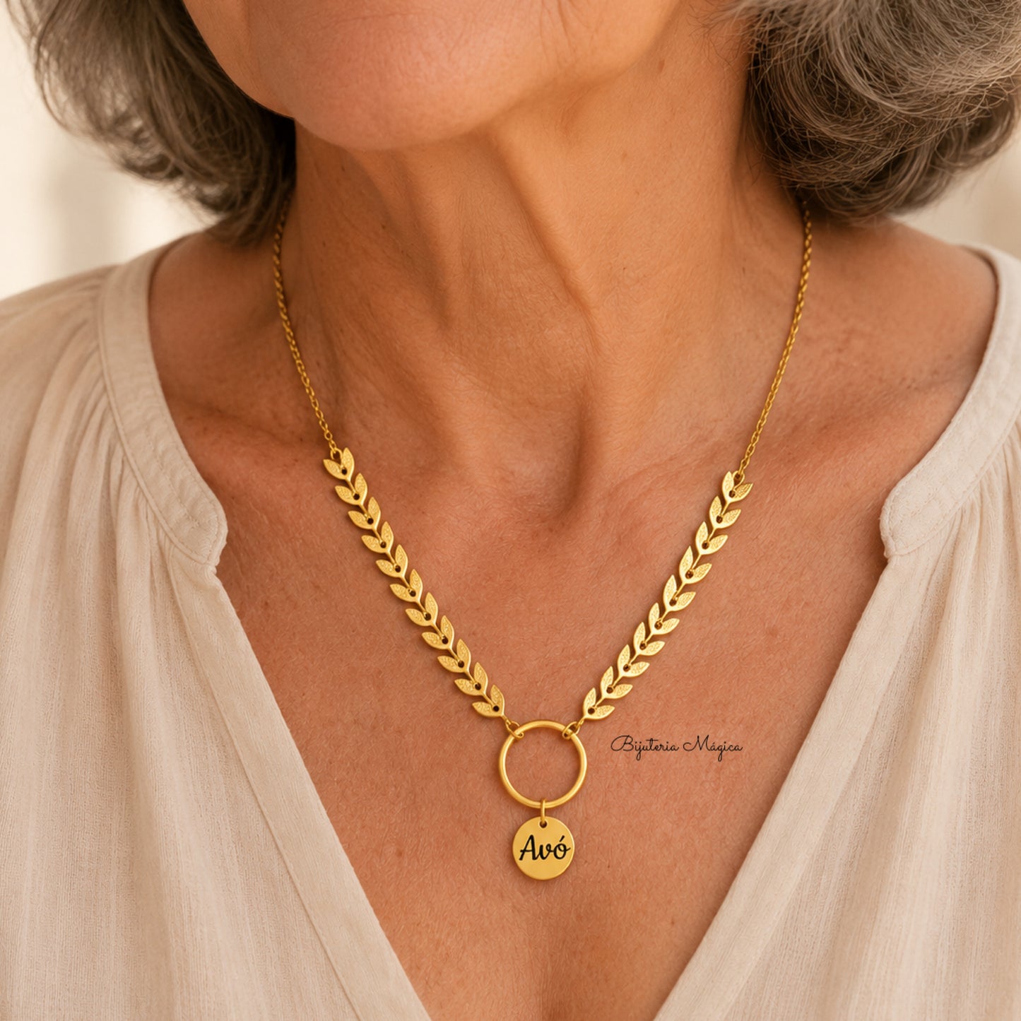 Colar em Aço Dourado com Medalha “Avó”