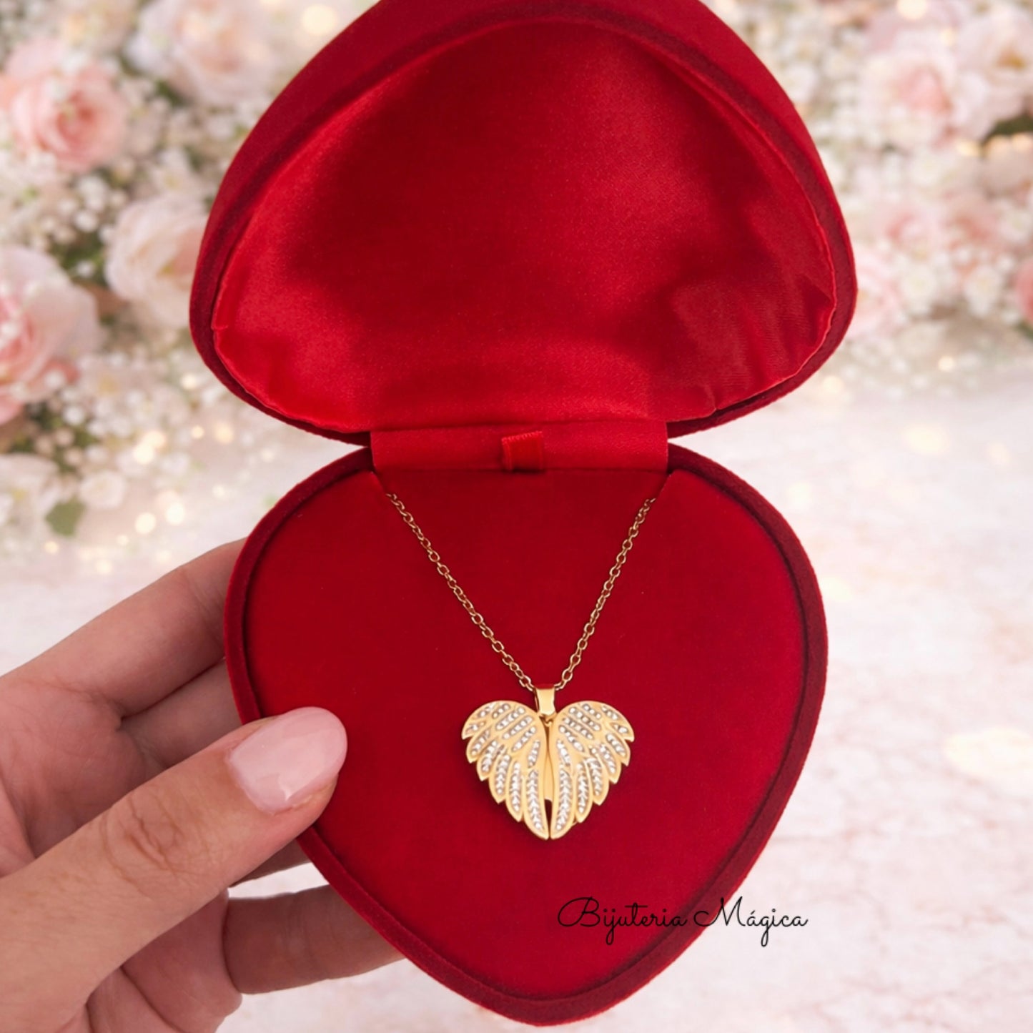 Colar Asas de Anjo com Coração Personalizado em Aço