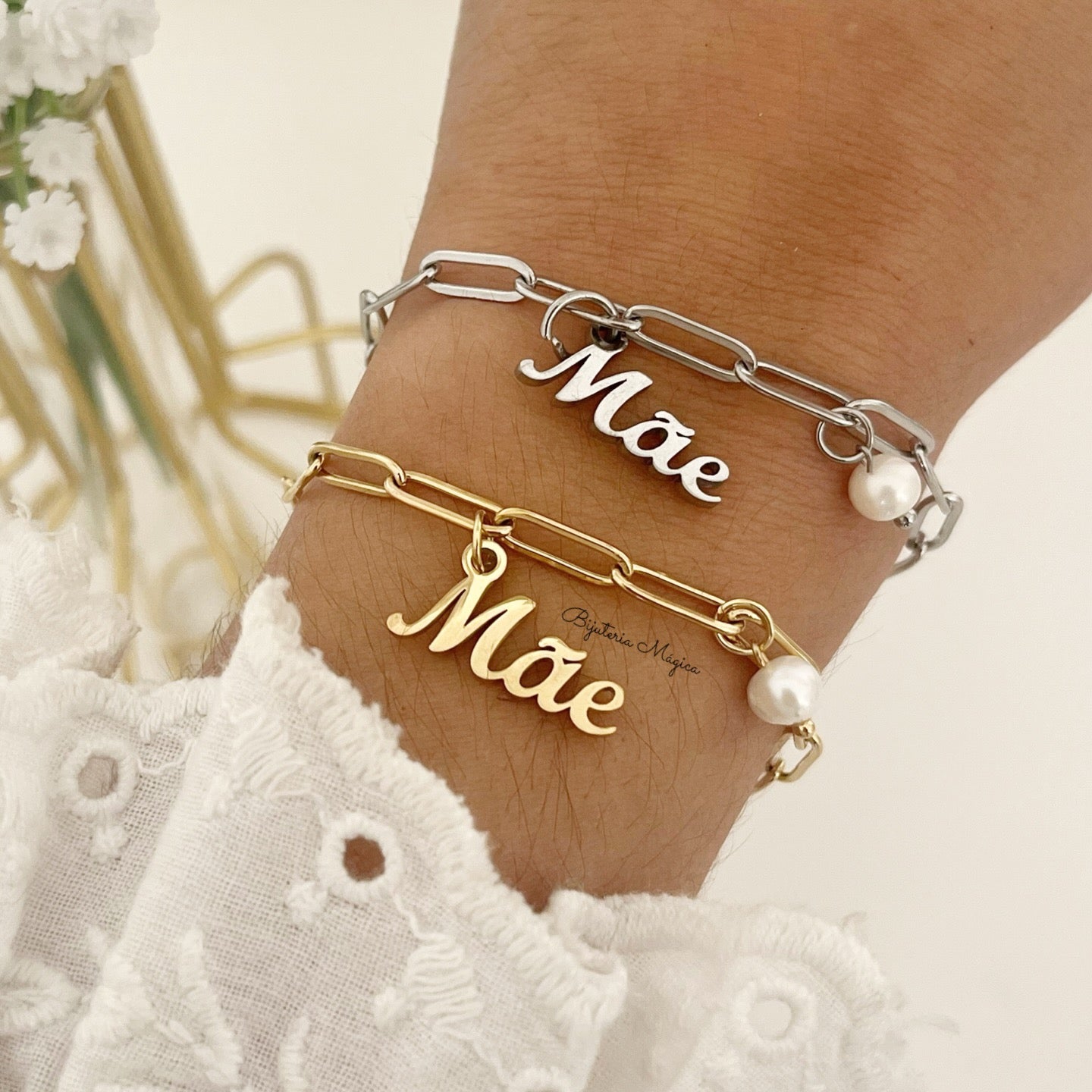 Pulseira “Mãe” com Pérola em Aço Inoxidável (Dourado e Prateado)