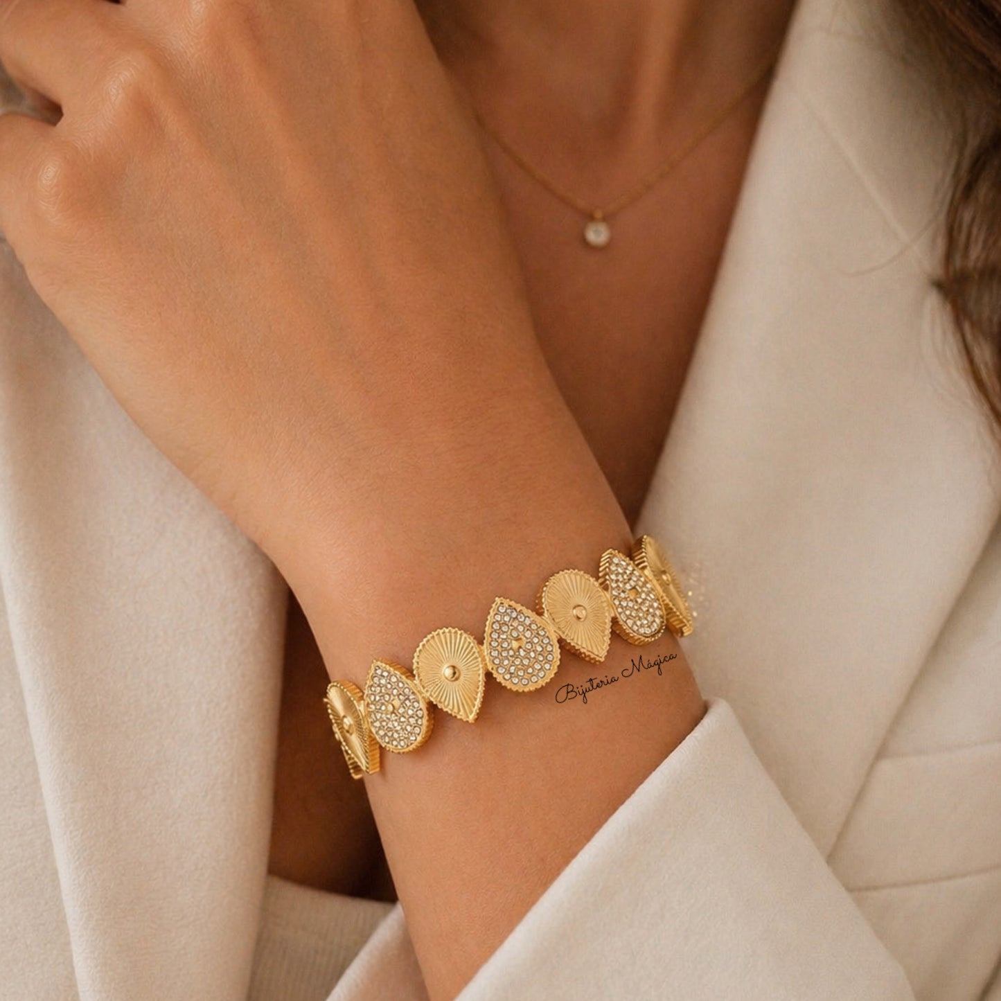 Pulseira Dourada Folhas Elegantes