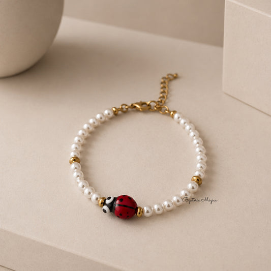 Pulseira Joaninha com Pérolas em Aço Inoxidável