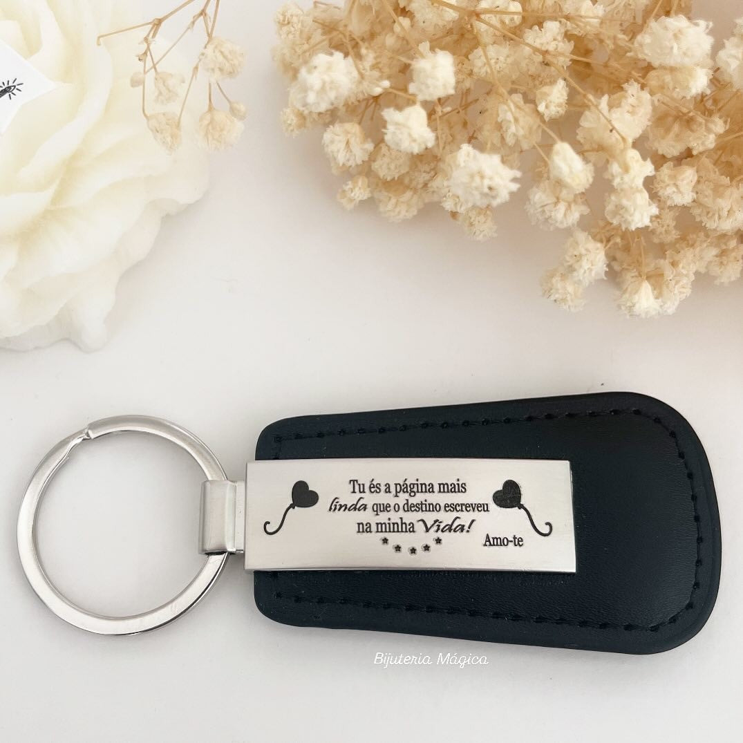 Porta-Chaves em Metal Personalizado – “Tu és a página mais linda da minha vida”