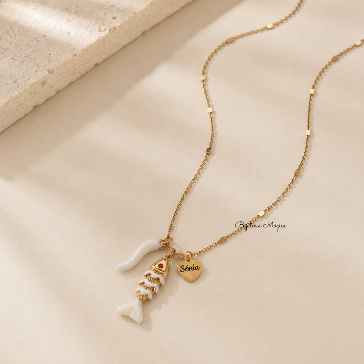 Colar Peixe & Coração Personalizado em Aço Dourado