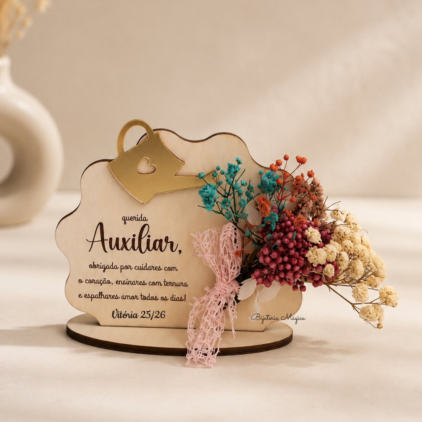 Placa Decorativa Personalizada com Flores Naturais – Auxiliar