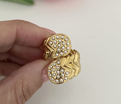 Anel Dourado Pérola Chevron