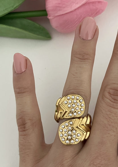 Anel Dourado Pérola Chevron