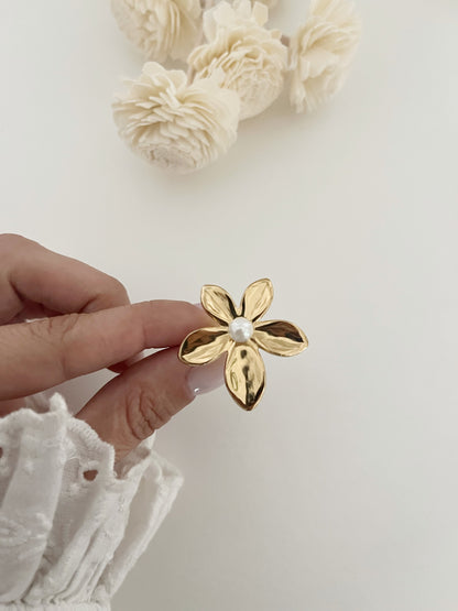 Anel Flor de Pérola Dourada