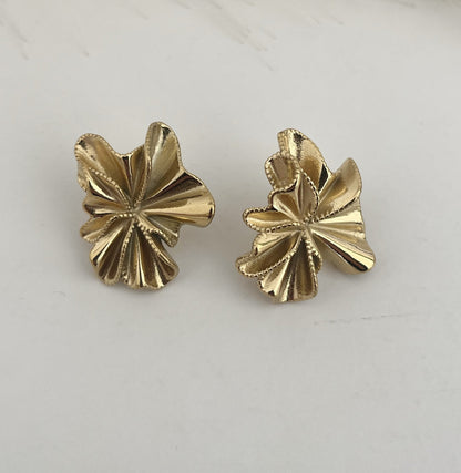 Brincos Flor Dourada Vintage