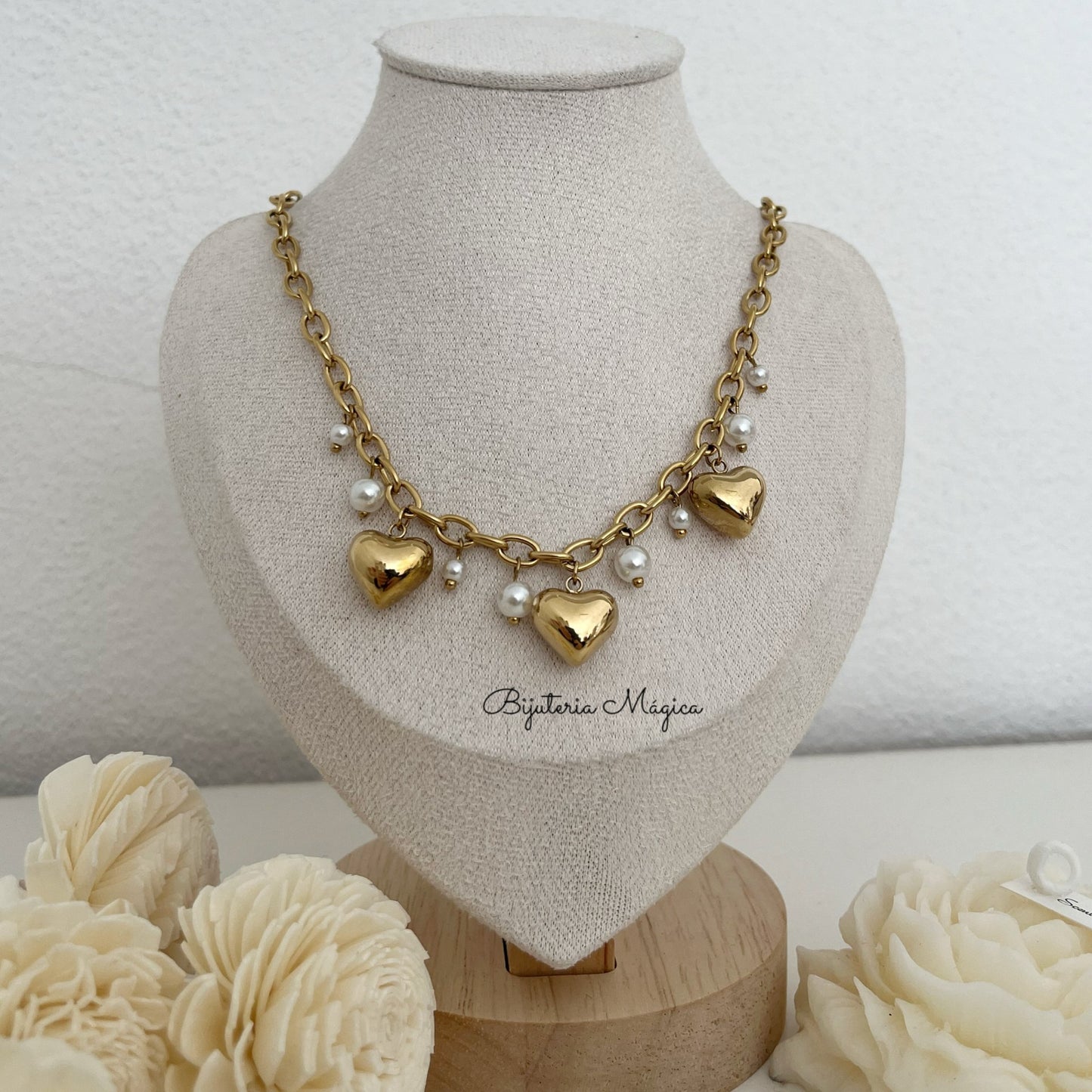 Colar Dourado Corações com Pérolas