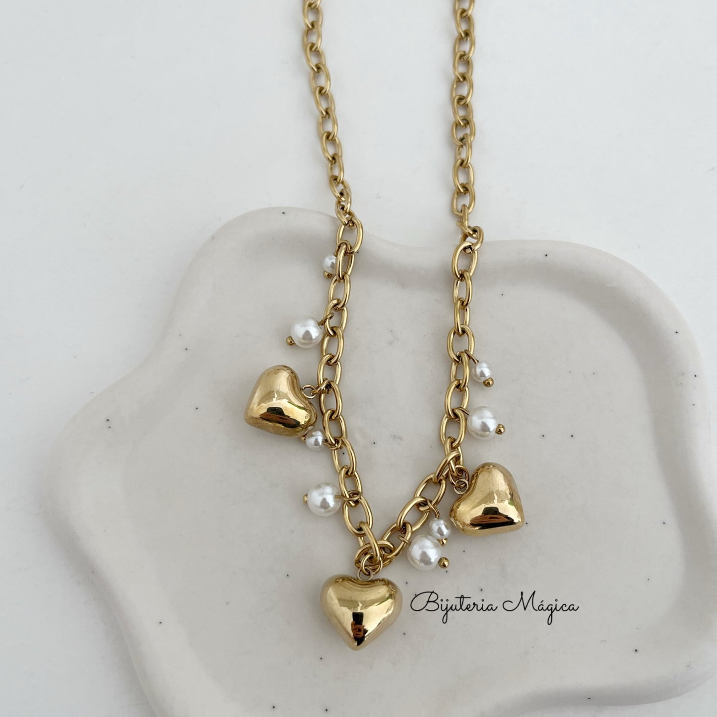 Colar Dourado Corações com Pérolas