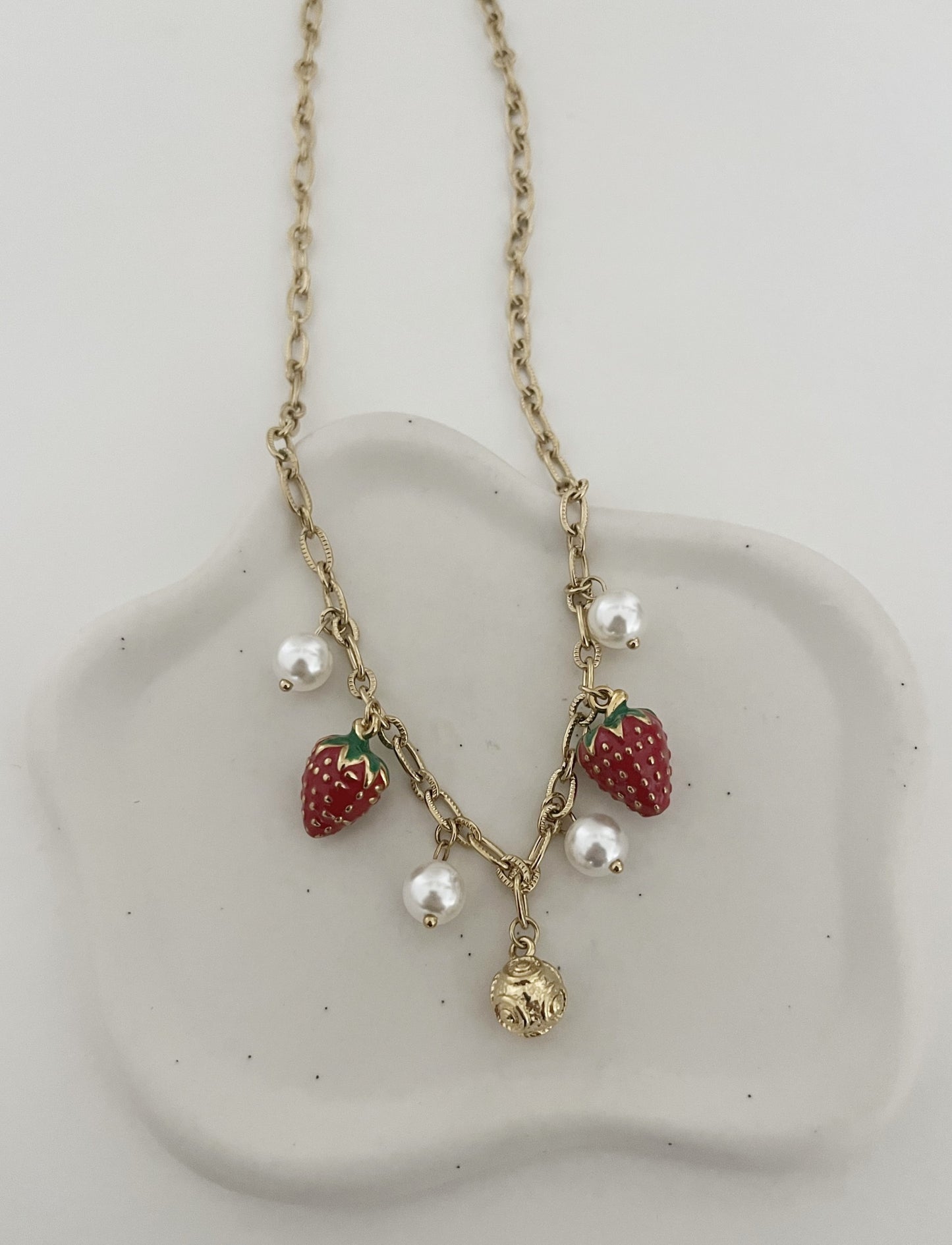 Colar Strawberry Charm