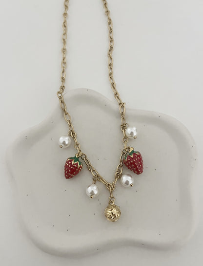 Colar Strawberry Charm