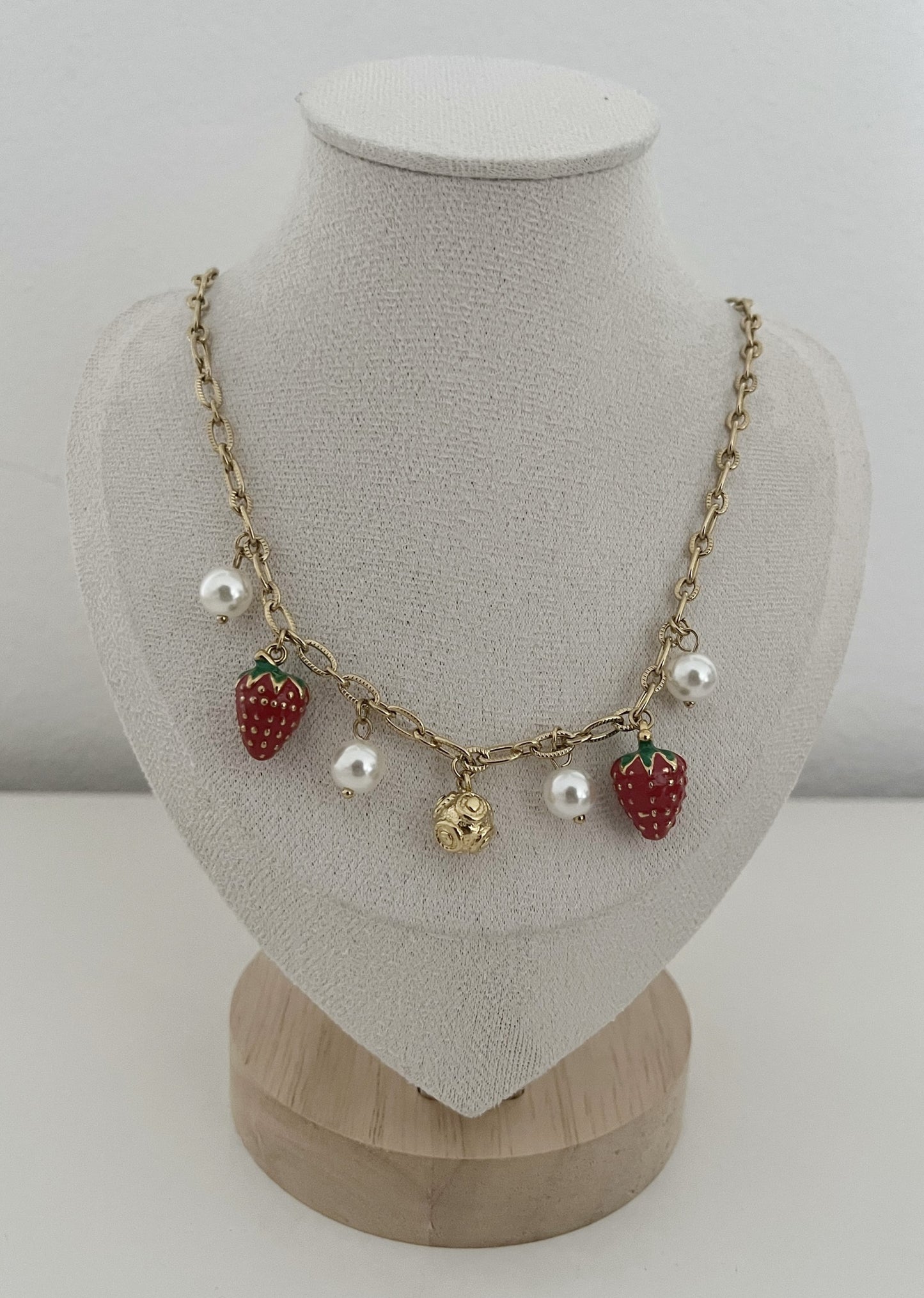 Colar Strawberry Charm