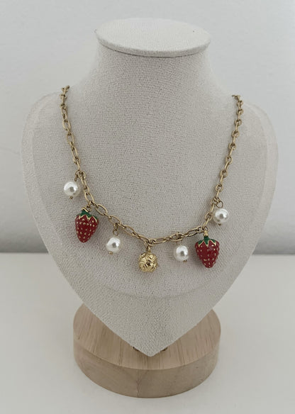 Colar Strawberry Charm