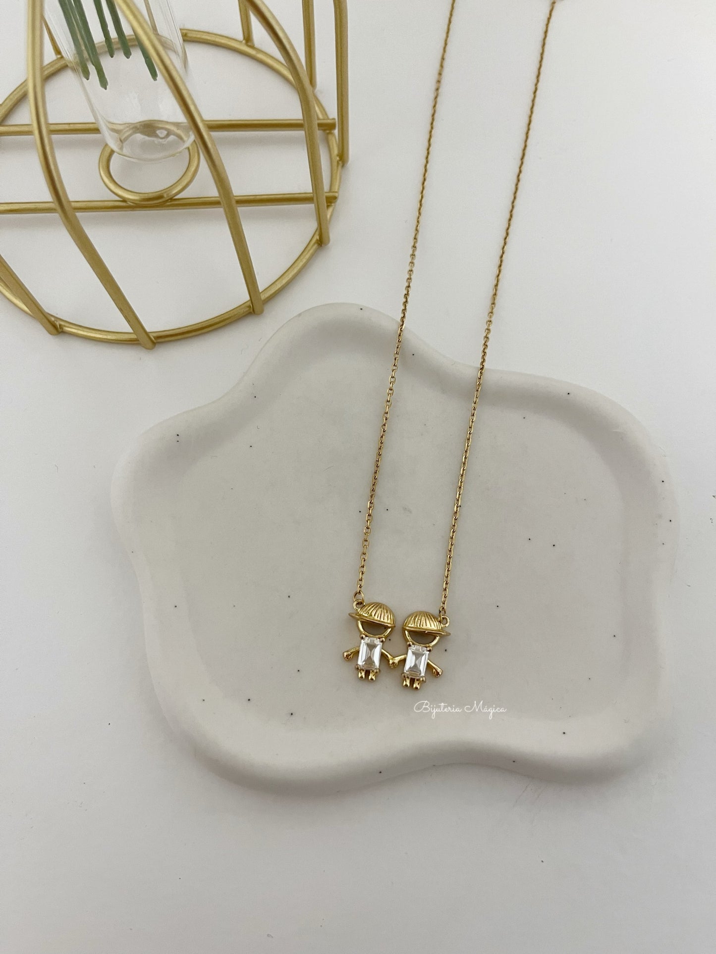 Colar Dois Meninos Dourado