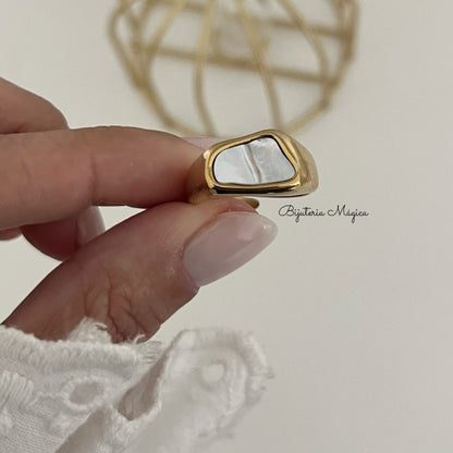 Adjustable Pearl Elegance Ring