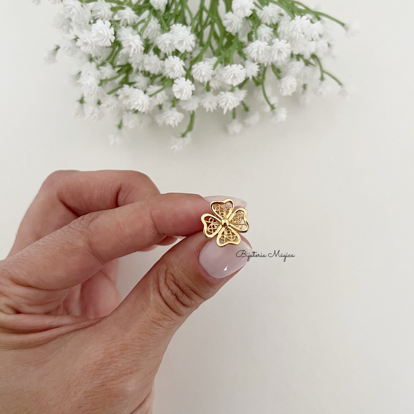 Brincos Trevo Filigrana Dourado