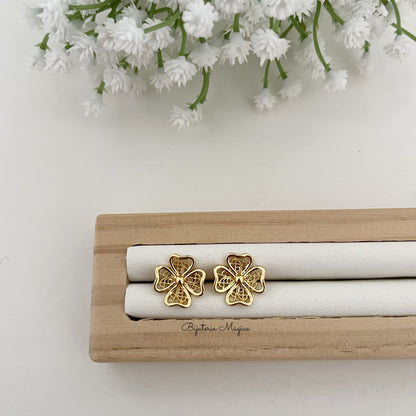 Brincos Trevo Filigrana Dourado