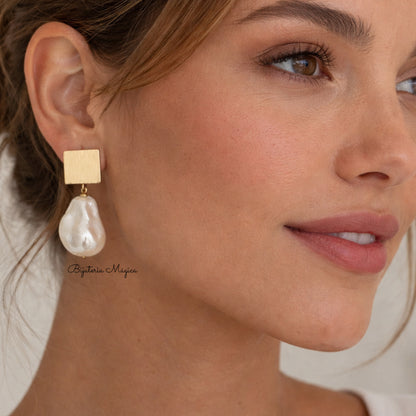 Modern Pearl Earrings in Steel