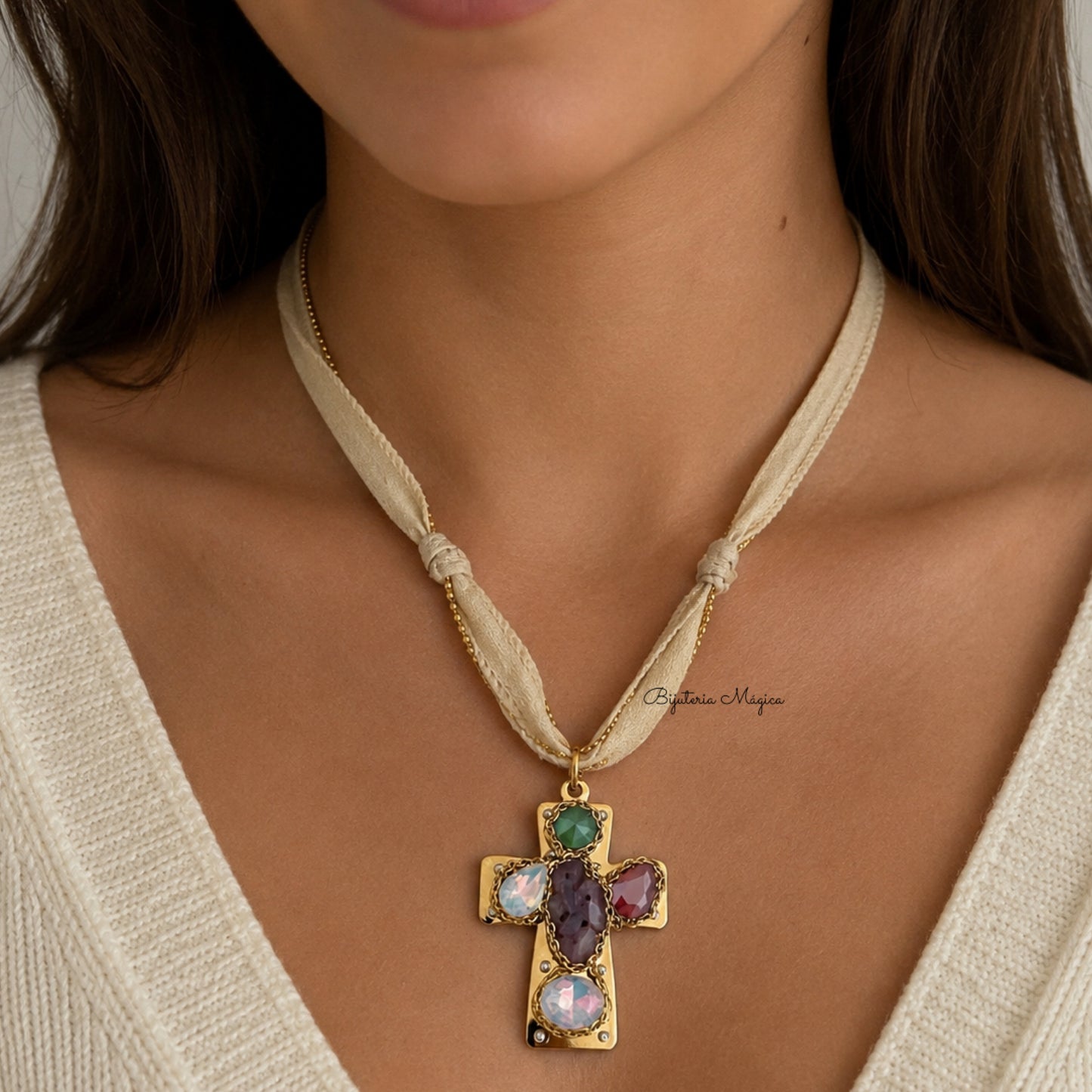 Colar Cruz Boho Dourada