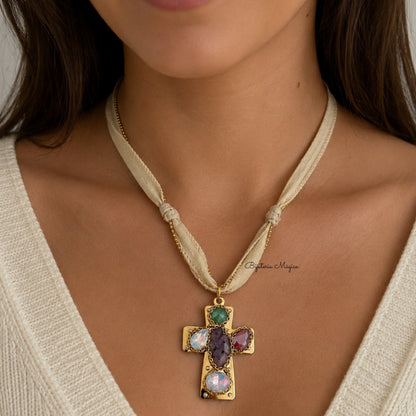 Colar Cruz Boho Dourada