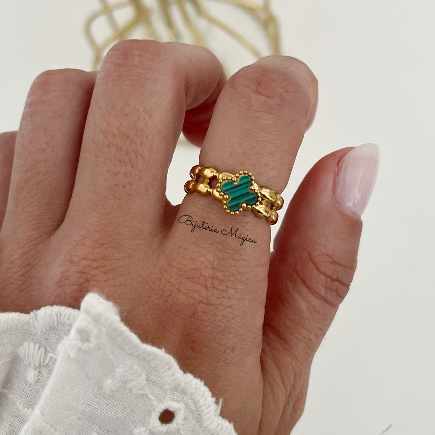 Anel Trevo Verde Elegante