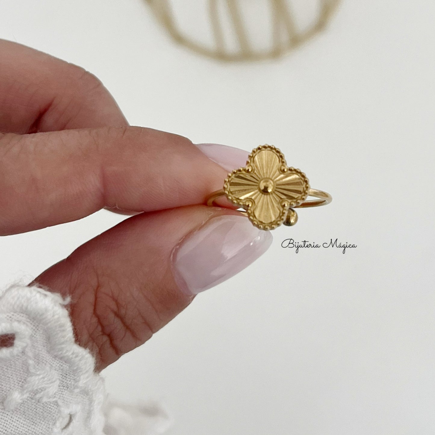 Classic Golden Clover Ring