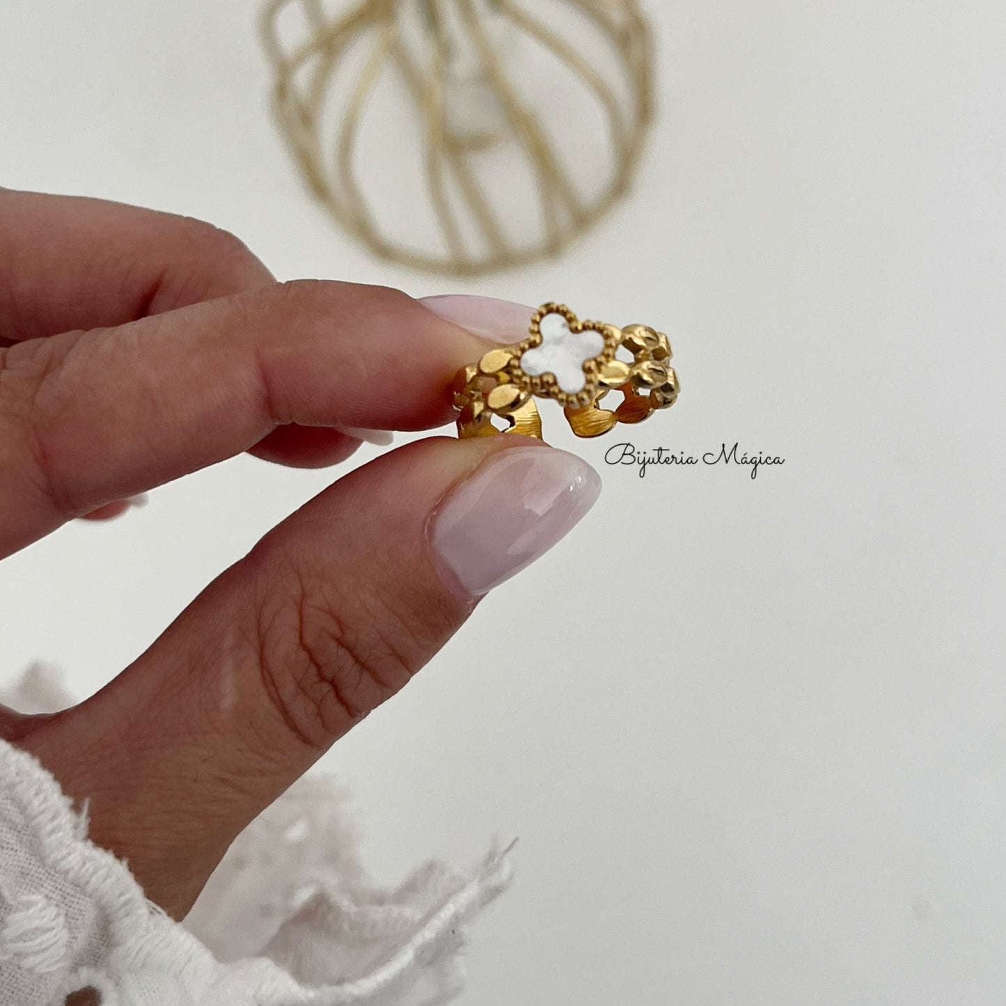 Golden Mother-of-Pearl Clover Ring