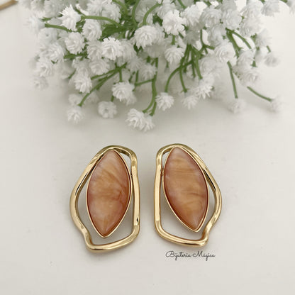 Brincos Elegance Madrepérola Caramelo