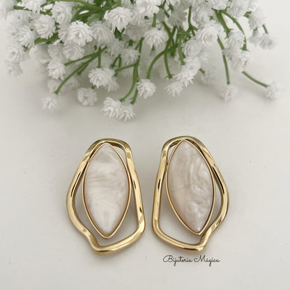 Elegance Mother-of-Pearl Gold Earrings