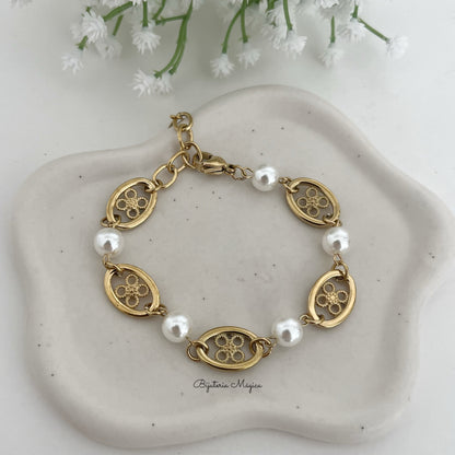 Pulseira Pérolas com Flor Filigrana Dourada