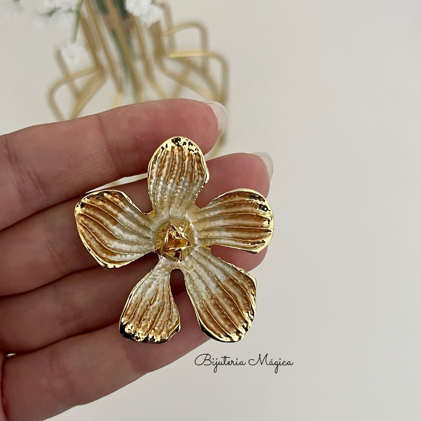 Brincos Flor Dourada Elegance em Aço Inoxidável
