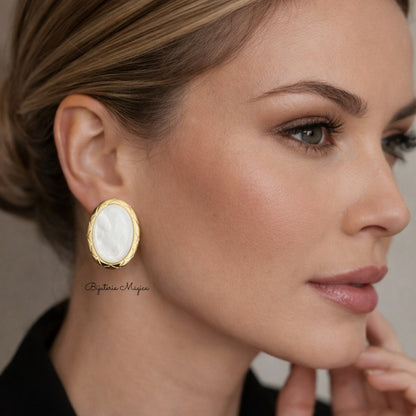 Brincos Elegance Oval Madrepérola em Aço Inoxidável