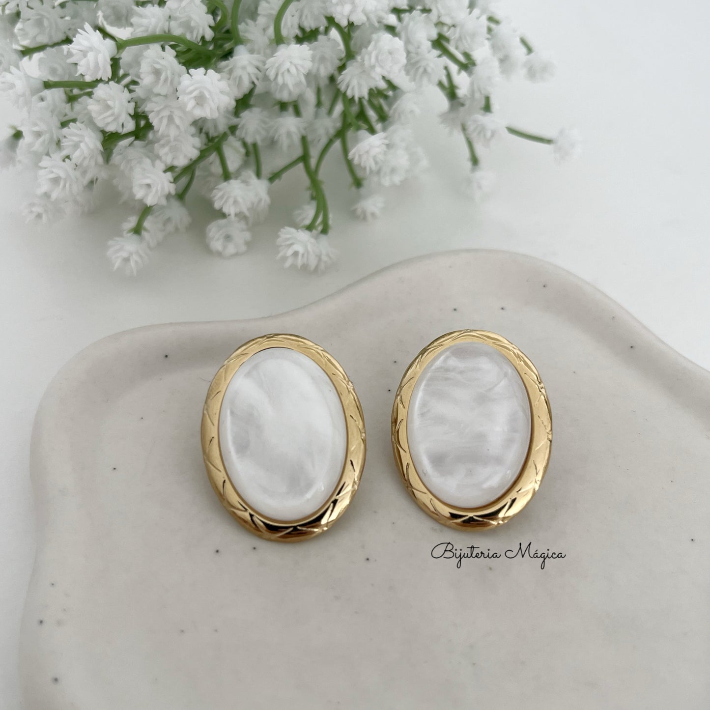 Brincos Elegance Oval Madrepérola em Aço Inoxidável