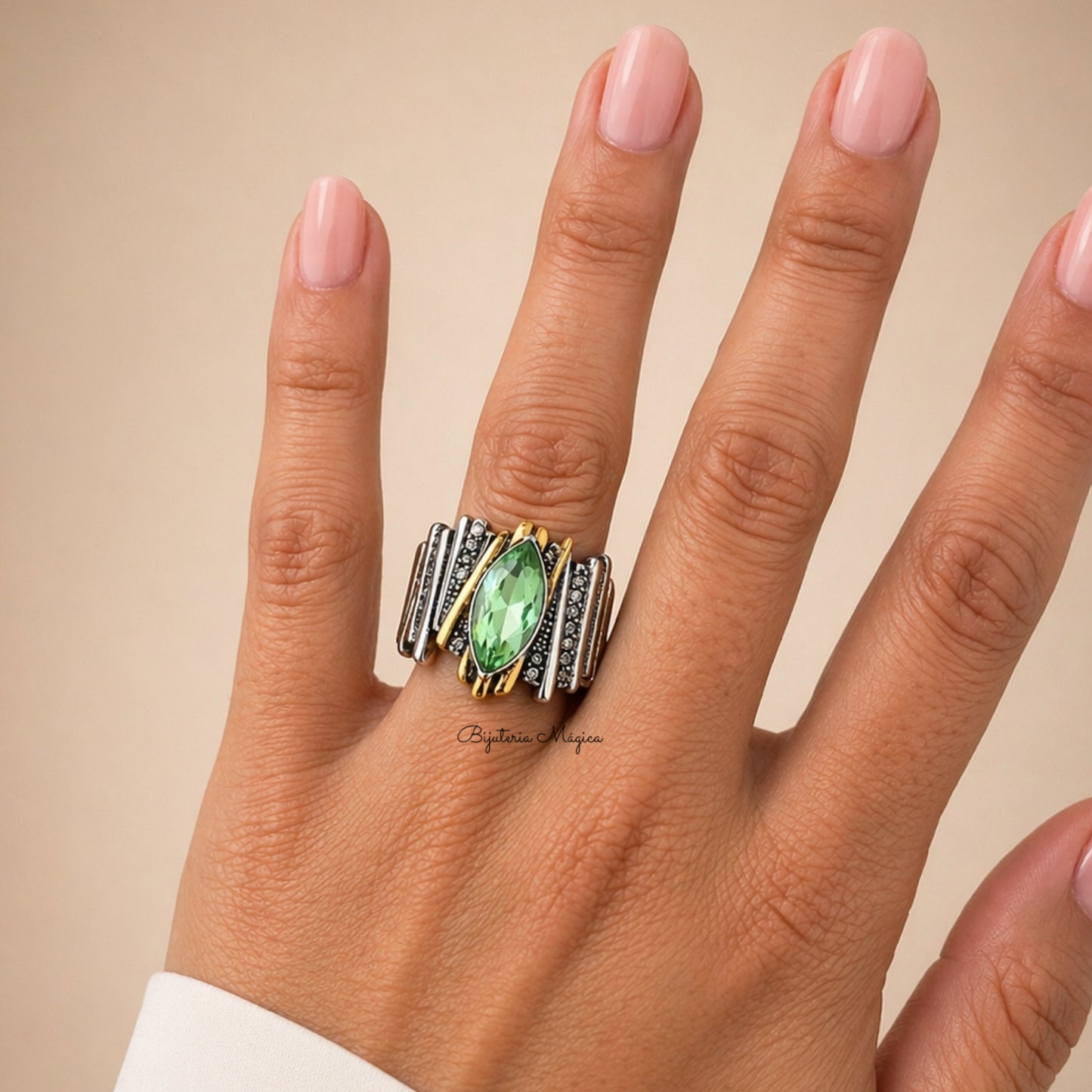 Anel Pedra Verde Elegante