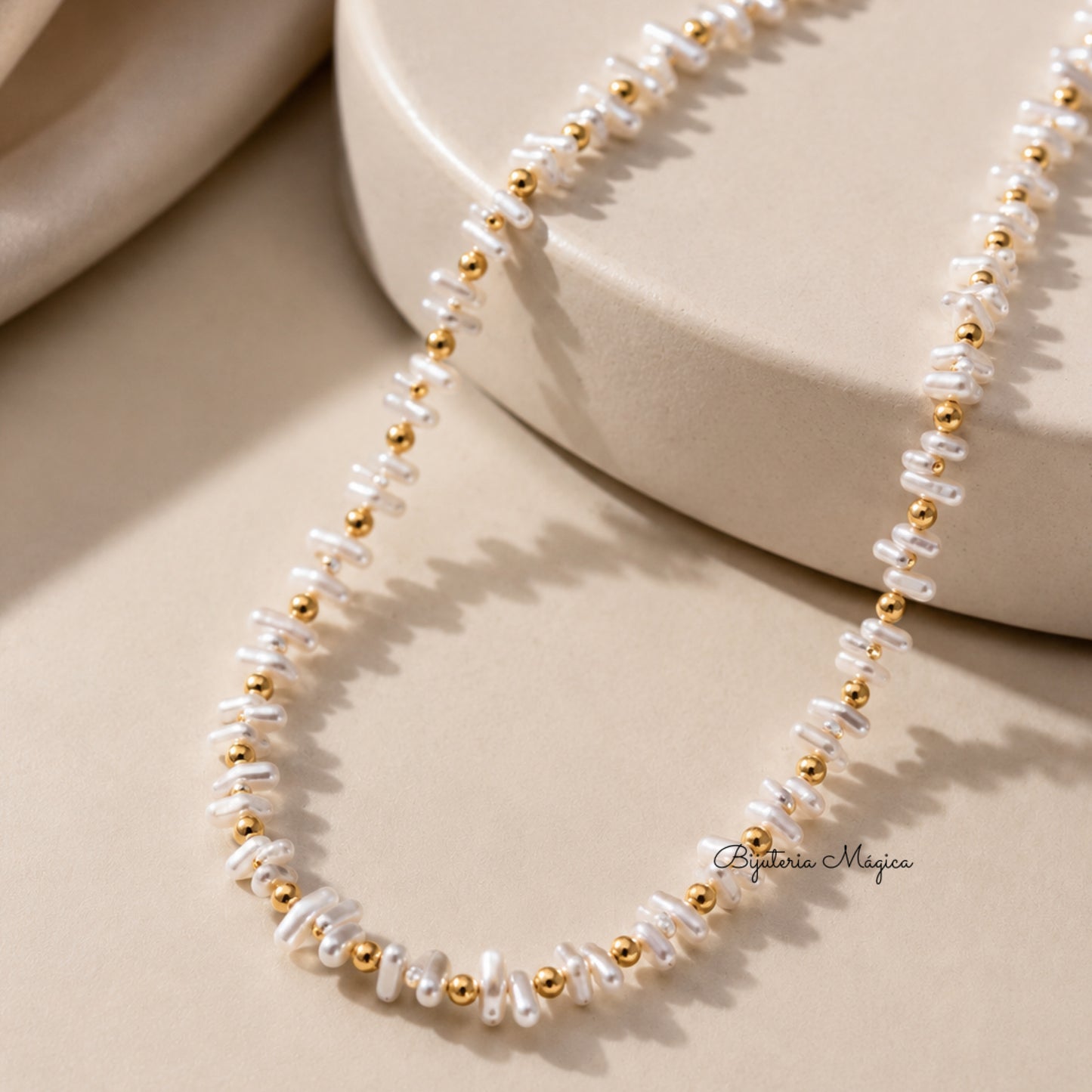 Colar Pérolas Elegance Dourado