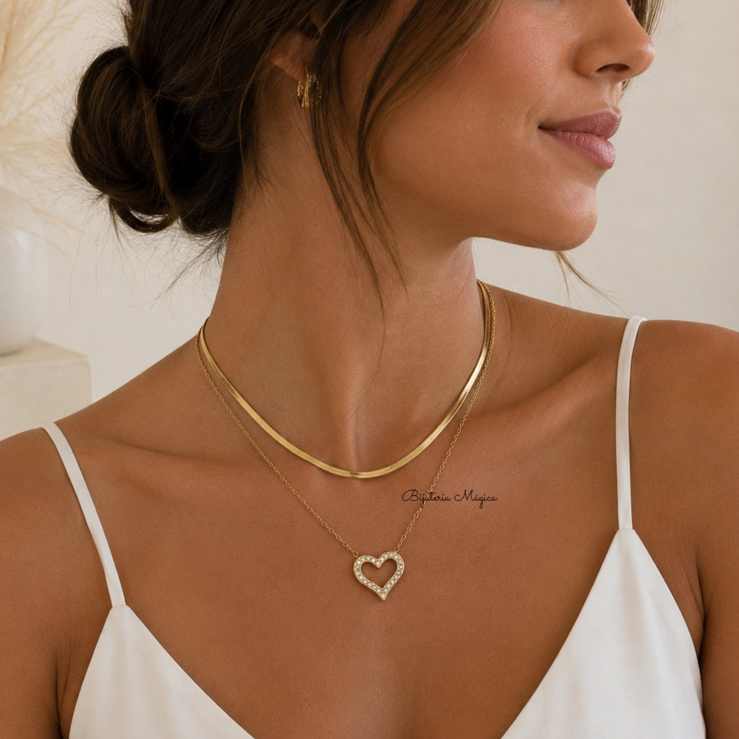 Colar Duplo Coração Brilhante Dourado em Aço Inoxidável