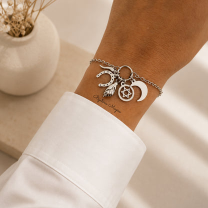 Pulseira Amuletos da Sorte Prateada em Aço Inoxidável