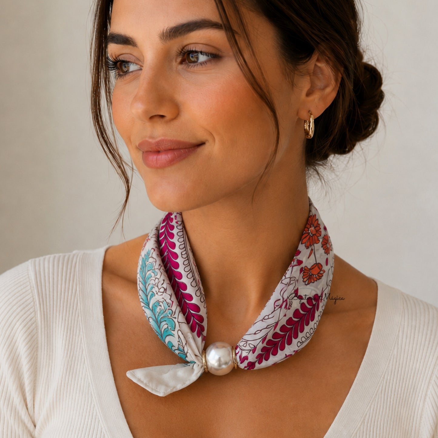 Lenço Floral com Pérola Magnética