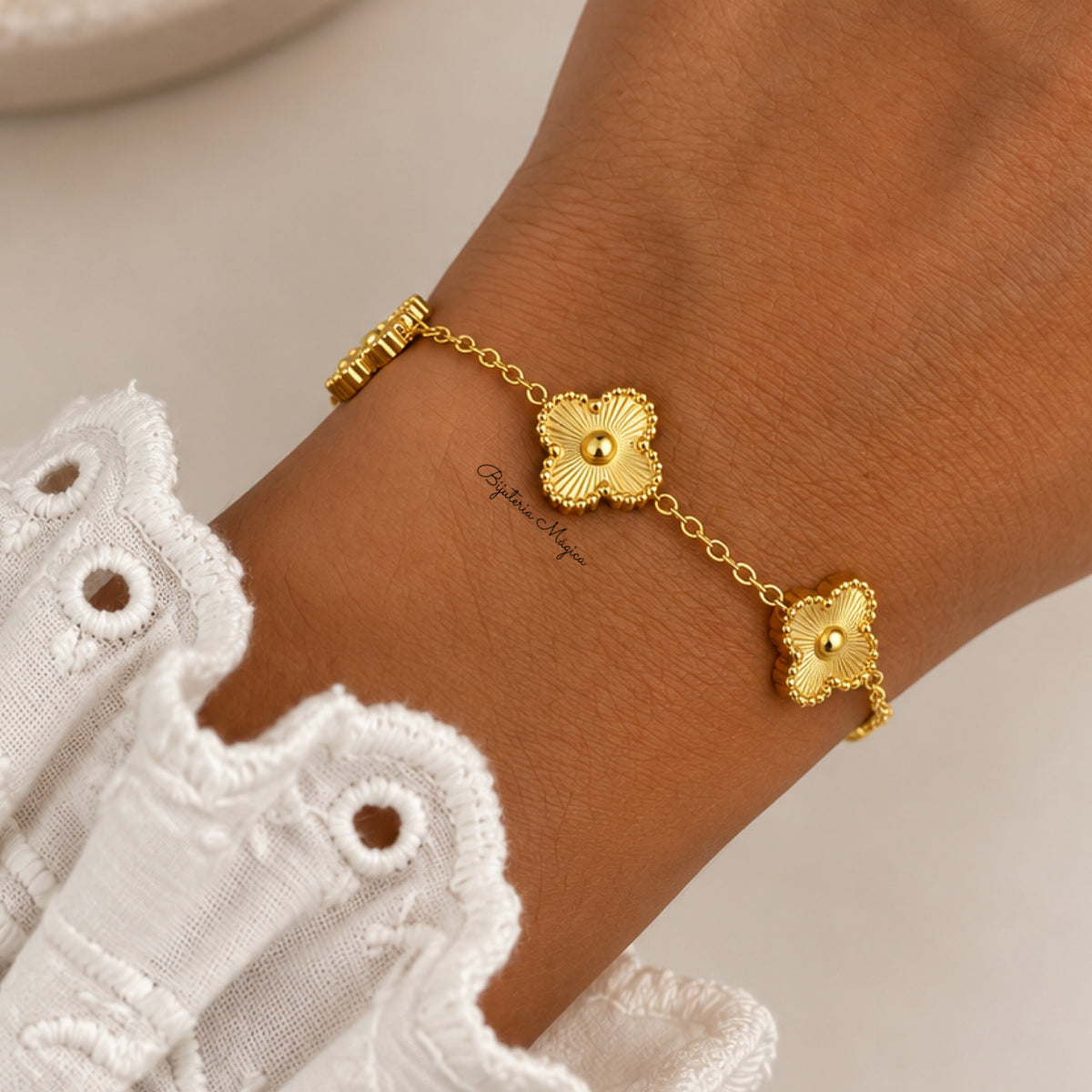 Pulseira Trevos Dourados