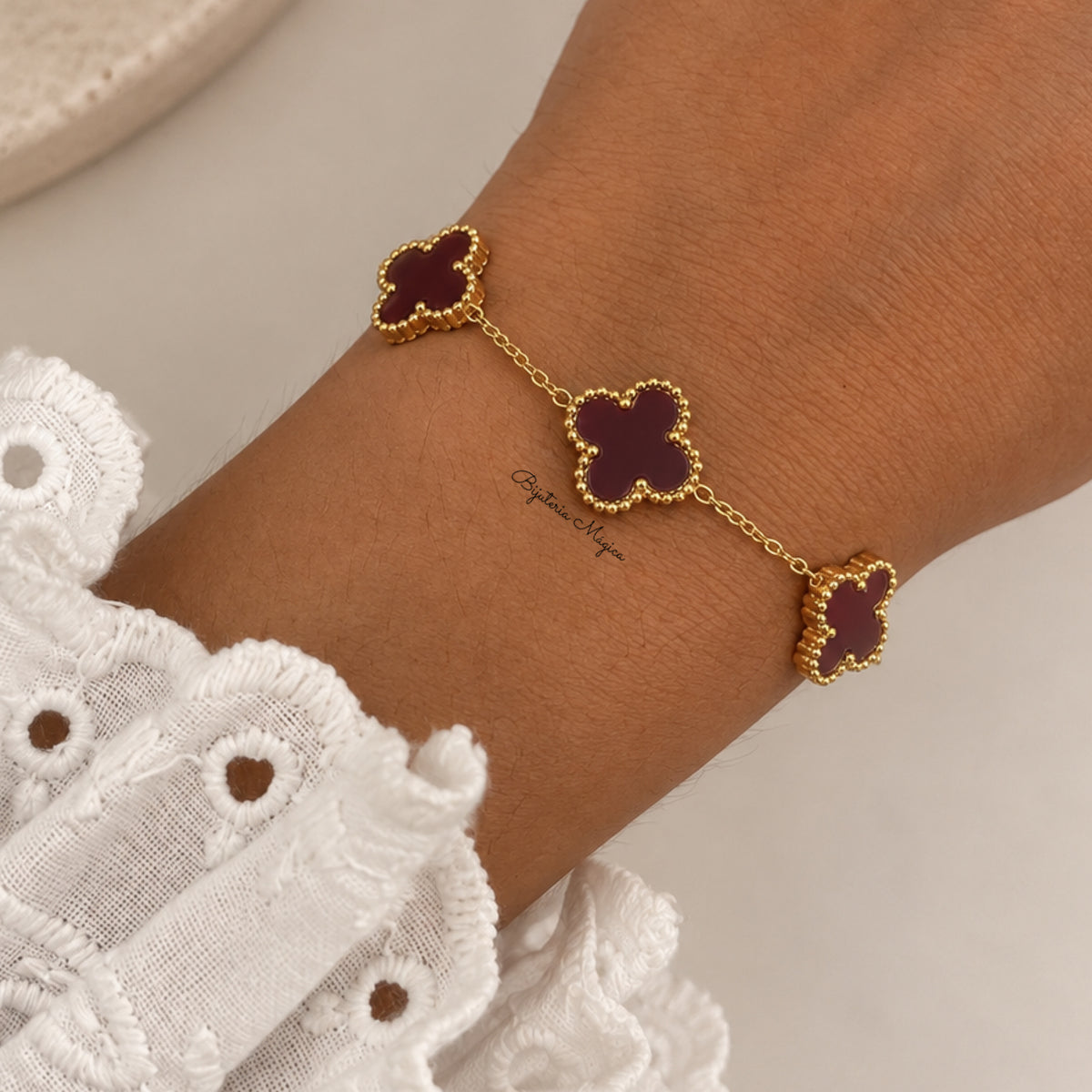 Pulseira Trevos Bordô