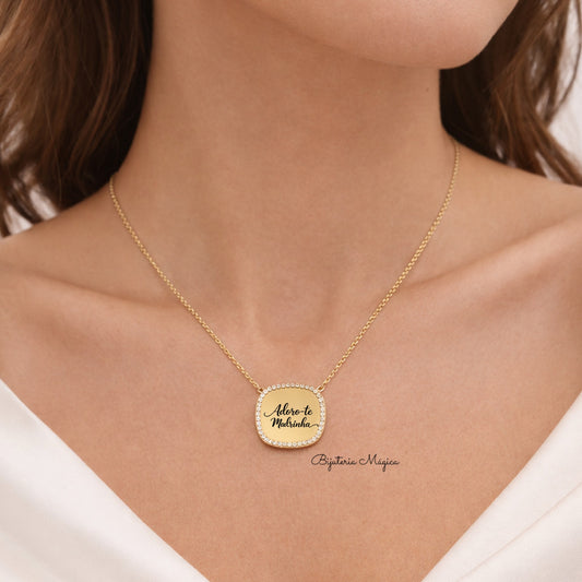 Colar Madrinha Medalha Quadrada Brilhante em Aço Dourado