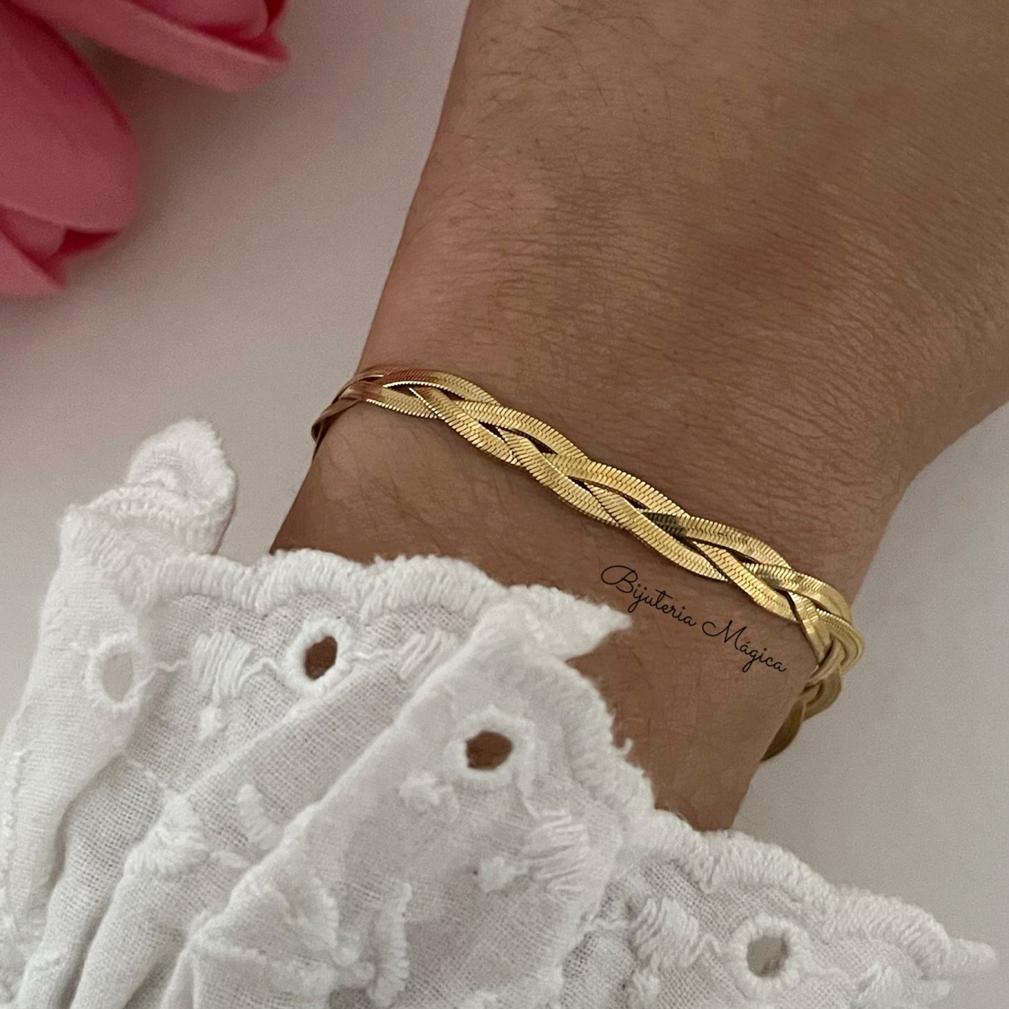 Pulseira Dourada Entrelaçada
